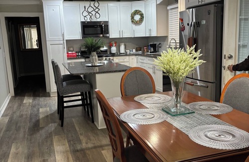 Forest City House | BEAUTIFUL VACATION HOME 2-bedroom and 1 bathroom