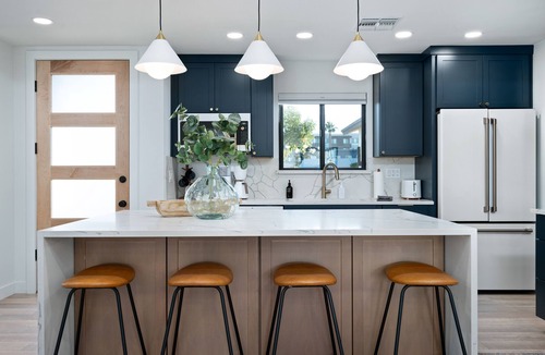 Hy-view House | Beautifully Designed Home w/Pool for Families and Groups