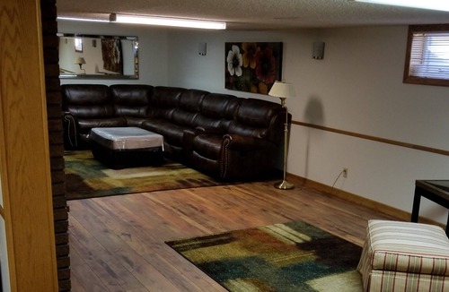 Billings House | Beautifully Furnished - Family and Pet Friendly with Pool, Sauna and Steam Room