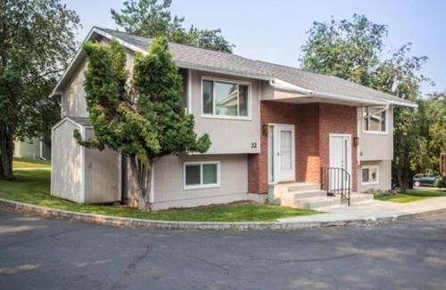 Moose Can Gully Apartment | Beautifully updated home in the South Hills