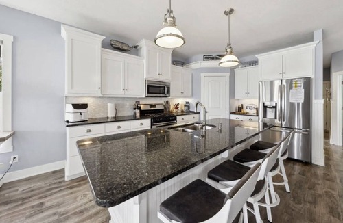 Marblehead House | Beautifully Appointed- Sunrise & Sunset Views in Bay Point Resort