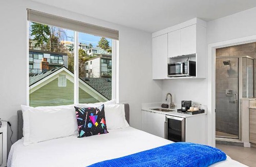 East Queen Anne Bed & Breakfast | Bed and breakfast ∙ 2 guests