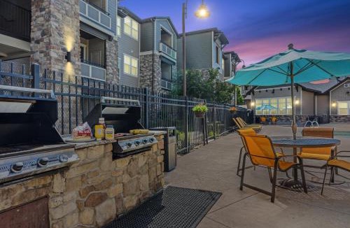 South Jordan Apartment | Bee Chic in SoJo w/hot tub+gym+local ski slopes