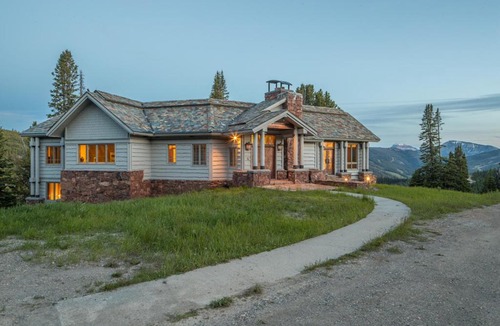 Big Sky House | Beehive Basin Chalet
