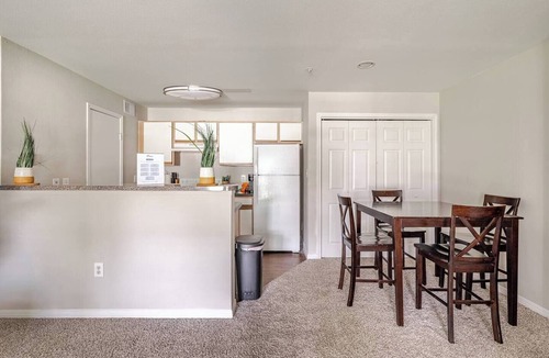 Astrodome Apartment | Beige 1Bed 1Bath NRG at 5 min walk Free Parking