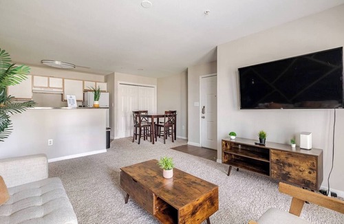 Astrodome Apartment | Beige 1Bed 1Bath NRG at 5 min walk Free Parking