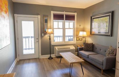 Eureka Springs Historic District Apartment | Bella Paradiso 14 Queen Bed Studio Walk to Downton