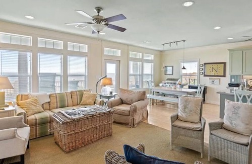 Port Bolivar House | BELLA ROSSA - Beachfront - 3 Bedroom, Sleeps 11, right on the beach!