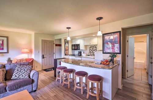 Bend Condo | Bend Condo w/Deck, Resort-Style Amenities & Views