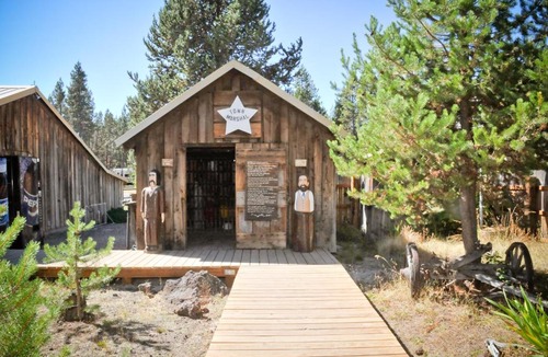 Three Rivers Resort | Bend-Sunriver Camping Resort 24 ft. Yurt 16