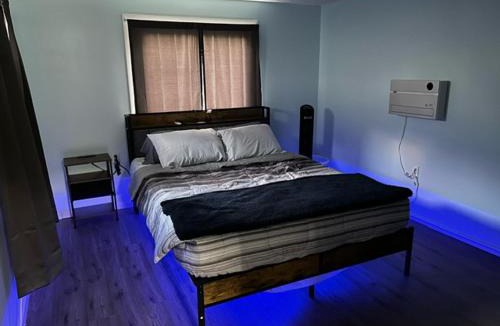 Berea House | Berea's Blue Bungalow - Near Hopkins Airport, IX Center, NASA, Cle MetroParks & Baldwin Wallace - Coffee Provided!