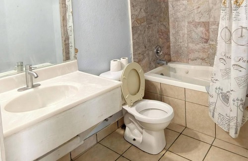 Rio Vista Hotel | Best Budget Inn San Marcos, TX