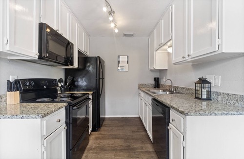 Central Arlington Apartment | ⍟Best Located Apt By AT&T⍟Comfy Beds⍟Awesome Hosts
