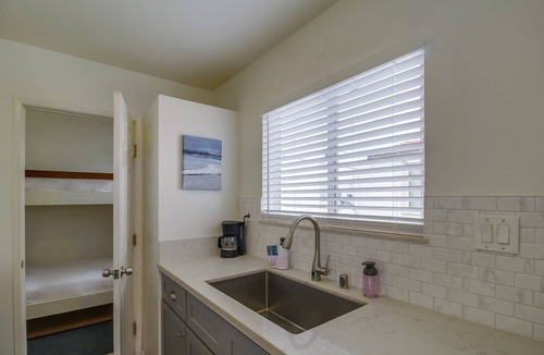 Mission Beach House | Best Location! 1 House from Ocean. Bright and clean 2 bedroom unit, sleeps 6