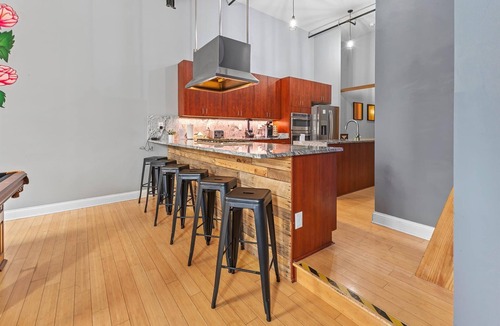 Wholesale District Apartment | Best Location for Conventions, Sports, & Nightlife