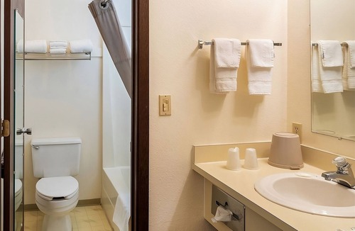 Shelby Hotel | Best Place to Stay in Montana! 4 Modern Units, Pets Allowed, Free Parking