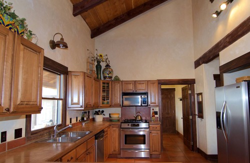 Livingston House | Best Value with amazing views close to town!