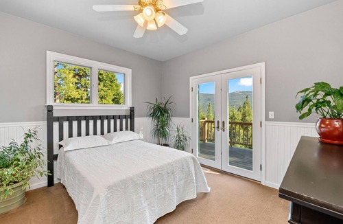 C-Road Cabin | Best Views in Graeagle - Two Bedroom Pet Friendly Forest/Mountain Retreat