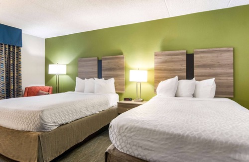 New Philadelphia Hotel | Best Western Dutch Valley Inn
