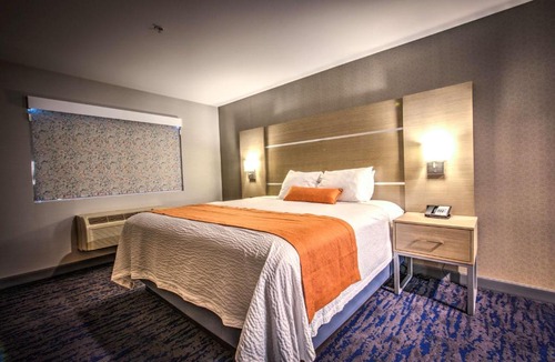 Burbank Hotel | Best Western Plus Media Center Inn & Suites