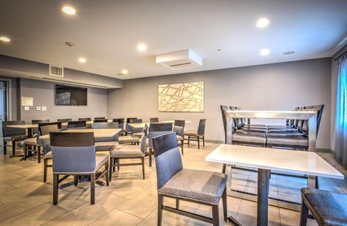 Burbank Hotel | Best Western Plus Media Center Inn & Suites