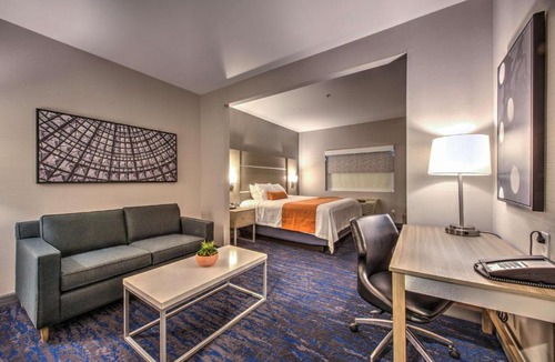 Burbank Hotel | Best Western Plus Media Center Inn & Suites
