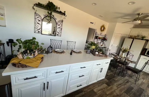 Tehachapi House | Between Vineyards and Forests: Your Refuge