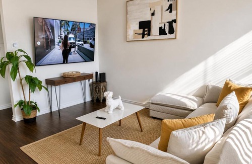 Beverly Grove Apartment | Beverly Deluxe I 2BR 2baths I Parking, Gym, Pool