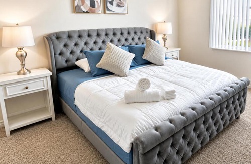 Beverly Grove Apartment | Beverly Deluxe I 2BR 2baths I Parking, Gym, Pool