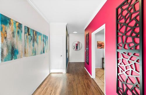 Beverly Grove Apartment | Beverly Hills Chic 2 bed 2bath with Patio and Parking 309