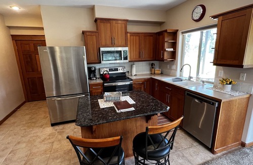 Colbert Apartment | Beyond The River’s Path - gorgeous, quiet, & close to town