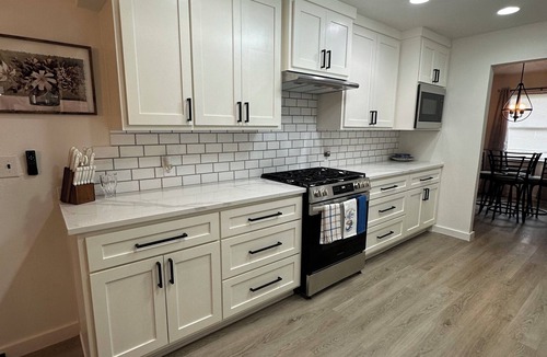 Broken Arrow House | Big 4-bedroom South Broken Arrow walk to Indian Springs Golf Course Fast WiFi