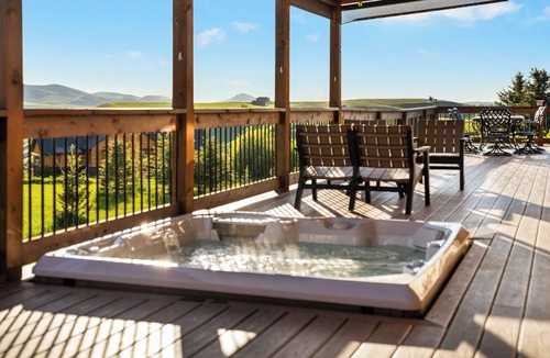 Bozeman House | Big Elk Haus - 5Ksqft Home, Hot Tub, AC, Sleeps 14, 360 Views, PickleBall