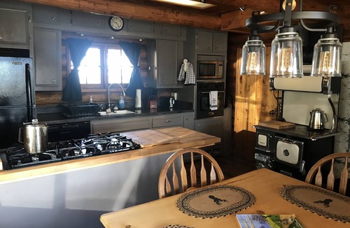 Story Cabin | Big Horn Hideaway House: 4 bedrooms, 100-mile view