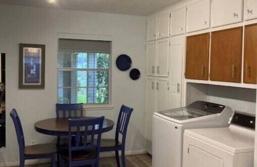 Beaumont House | Big rancher in quiet neighborhood w/fireplace
