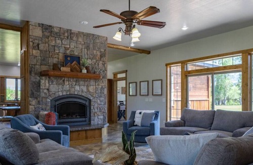 Afton Cabin | Big Ridge Meadows Cabin - creek on property!