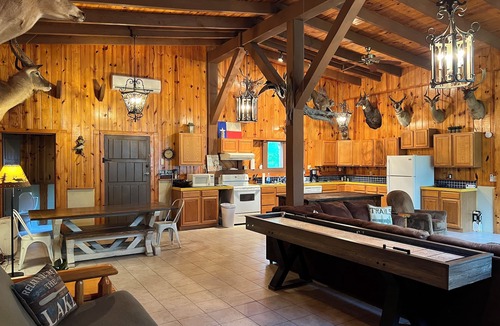 Brookeland Cabin | Big Sam Hangout! 4 bed 3.5 bath South End with rear privacy & Hot Tub