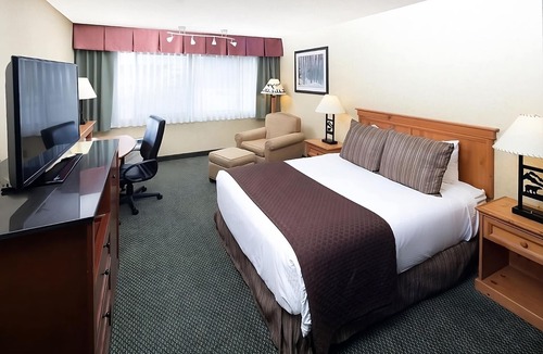 Kalispell Hotel | Big Sky Getaway! Comfy Unit Near Glacier National Park, Pets Allowed!