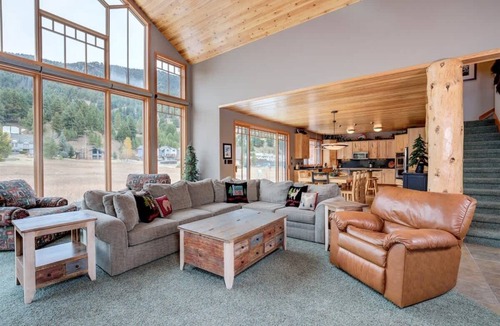 Gallatin Gateway House | Big Sky Meadow Village Spacious Custom Home
