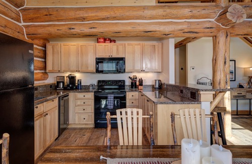 Powder Ridge Cabin | Big Sky Resort/Powder Ridge-Ski In/Ski Out with Private Hot Tub & Amazing Views