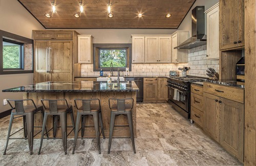 Gallatin Gateway House | Big Sky Secluded Luxury Retreat