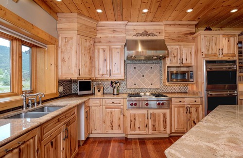 Gallatin Gateway House | Big Sky Vacation Rentals: MDW Red Feather Lodge