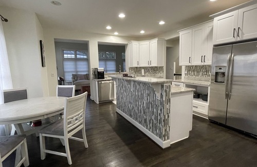 Springfield House | Big Spacious modern house,15 min from DC, GMU, Tyson's Corner