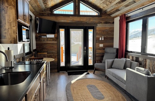 Salmon Cottage | Big Views in Salmon, ID - close to town and Goldbug Hotsprings