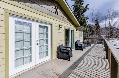 Woods Bay House | Bigfork Lake Getaway
