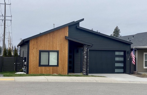 Coeur d'Alene House | Bike, walk, shop, swim and more! Minutes away from everything CDA has to offer!