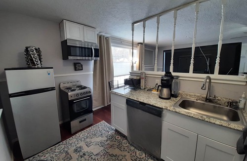 West Valley Apartment | Birdhouse Apartment