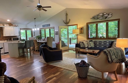 Howard House | Birds Eye Retreat in Apple Valley Lake, Howard, Ohio