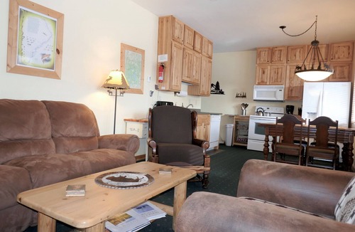 Gardiner Cabin | BISON HALLOW on the YELLOWSTONE RIVERFRONT