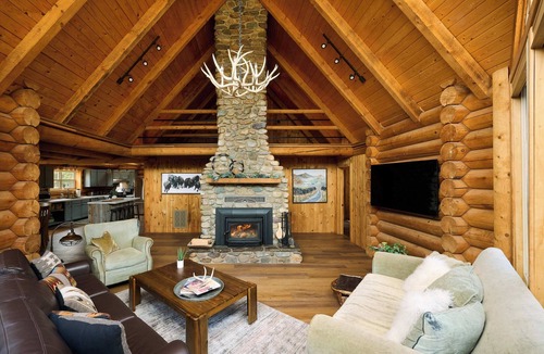 Superior Ski Chalet | Black Bear Chalet - Alpine Falls Ranch